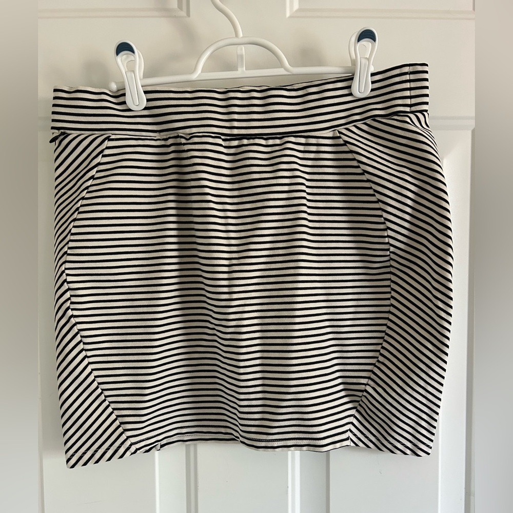 Toad and Co Large Striped Black and White Women's Skirt